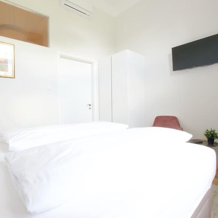 Europest Luxury Suites Budapest Esterno foto