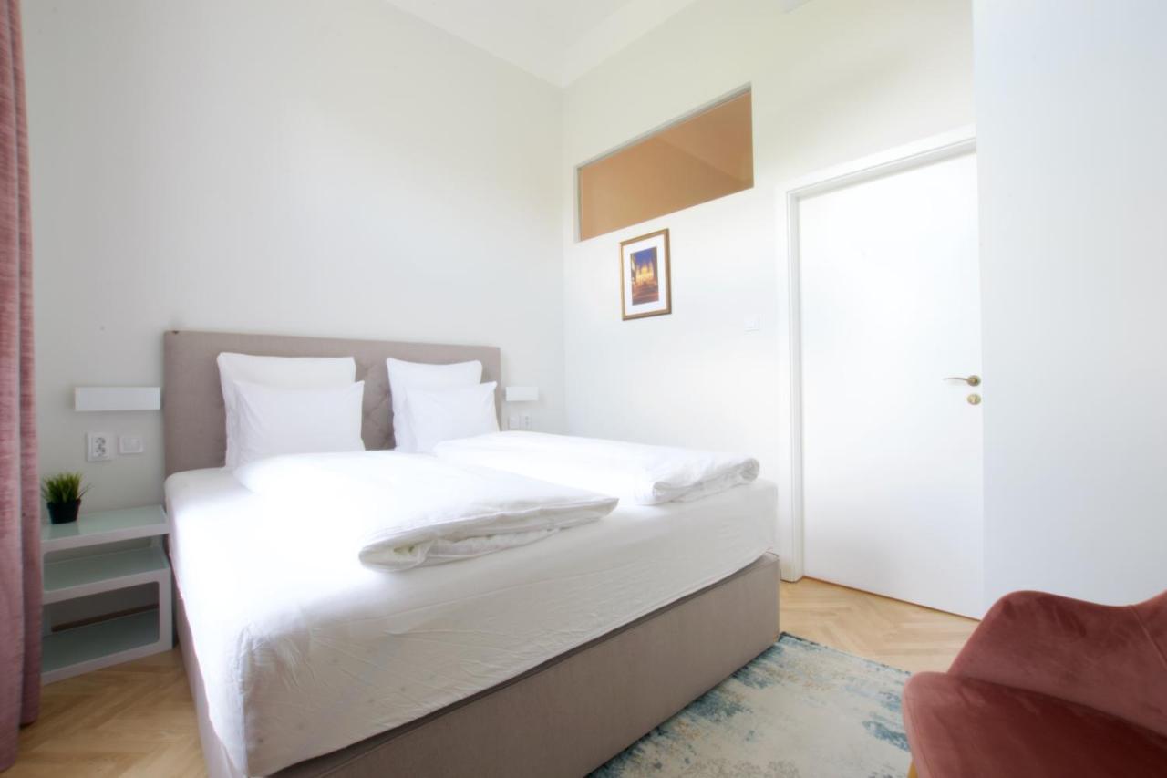 Europest Luxury Suites Budapest Esterno foto