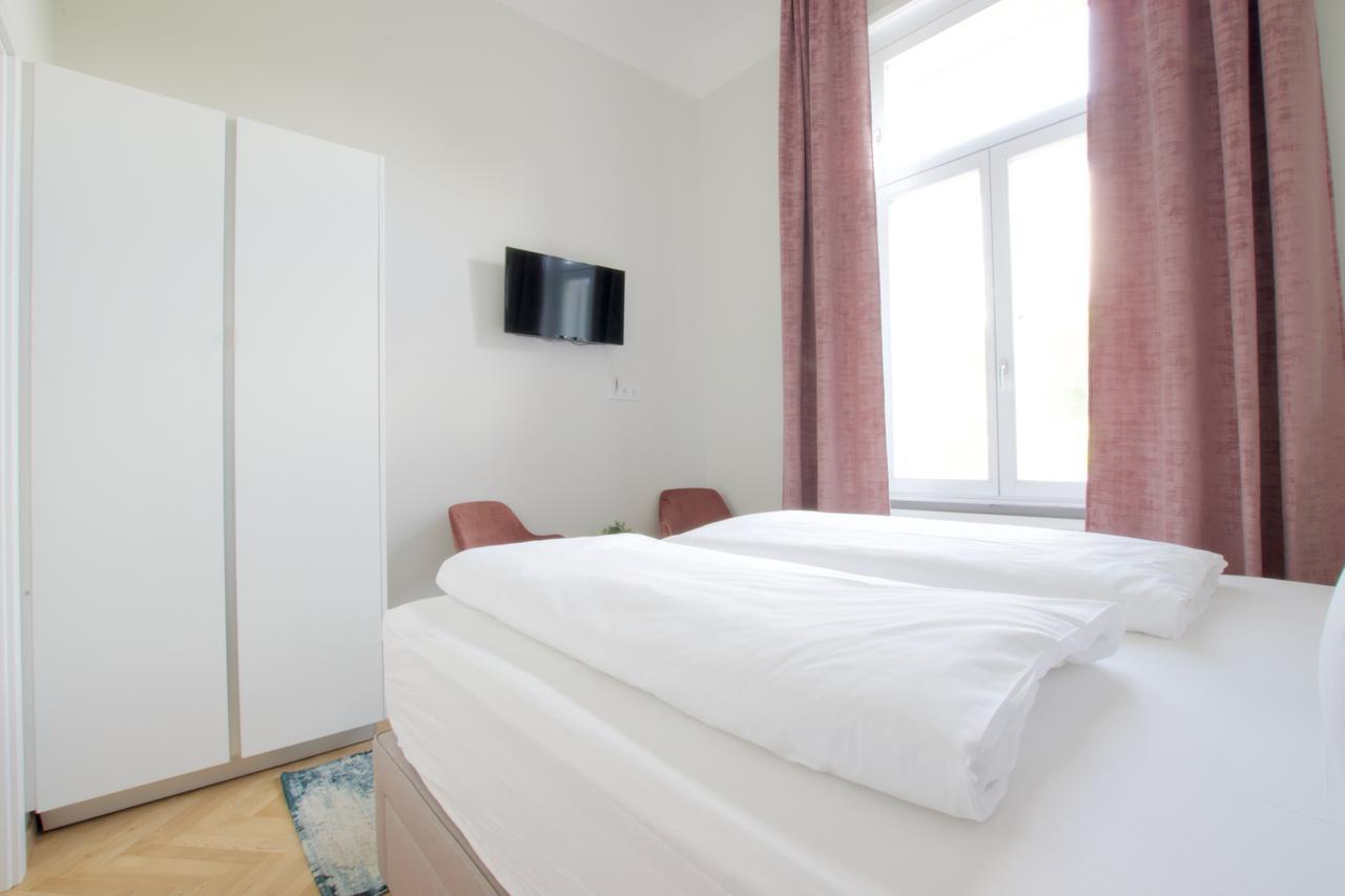 Europest Luxury Suites Budapest Esterno foto