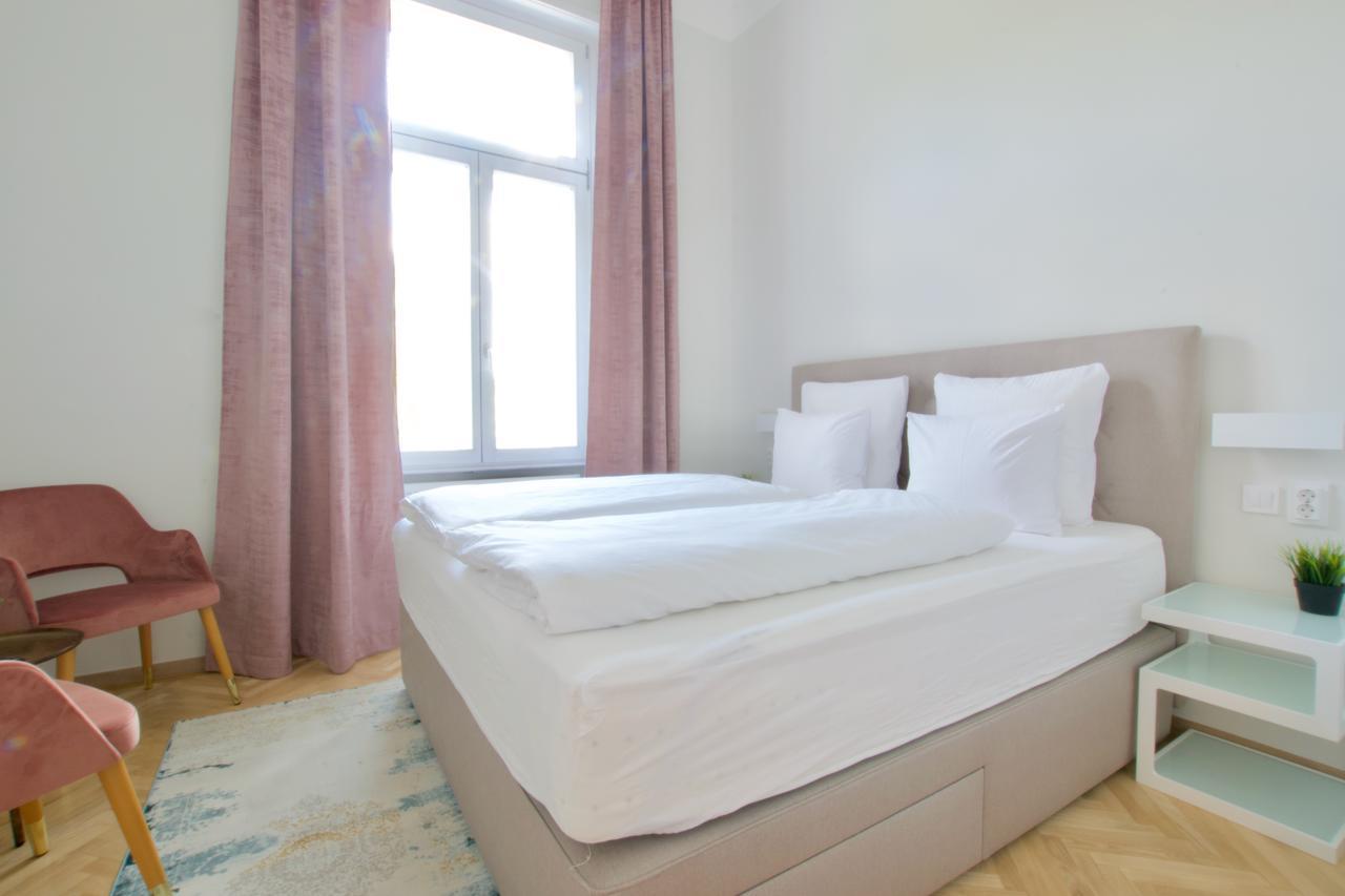 Europest Luxury Suites Budapest Esterno foto