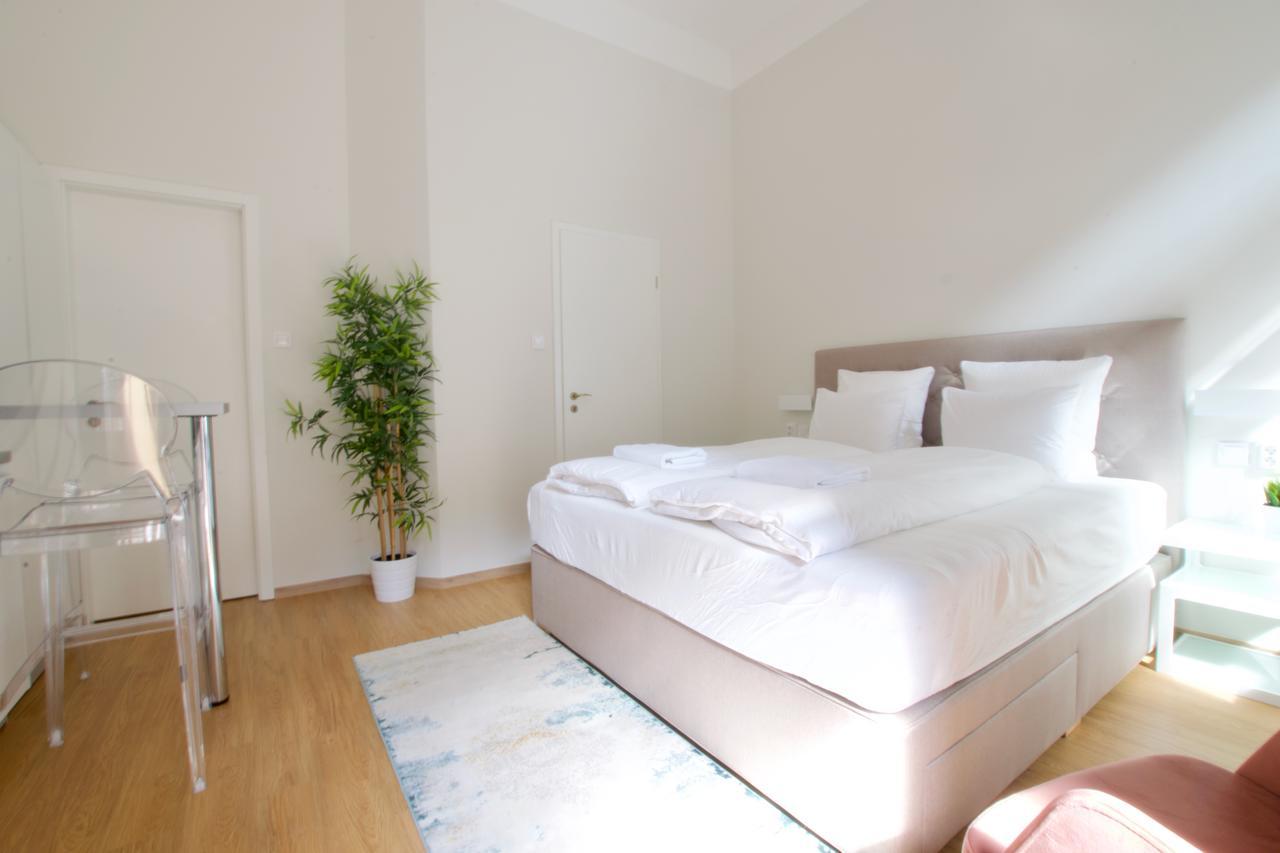 Europest Luxury Suites Budapest Esterno foto