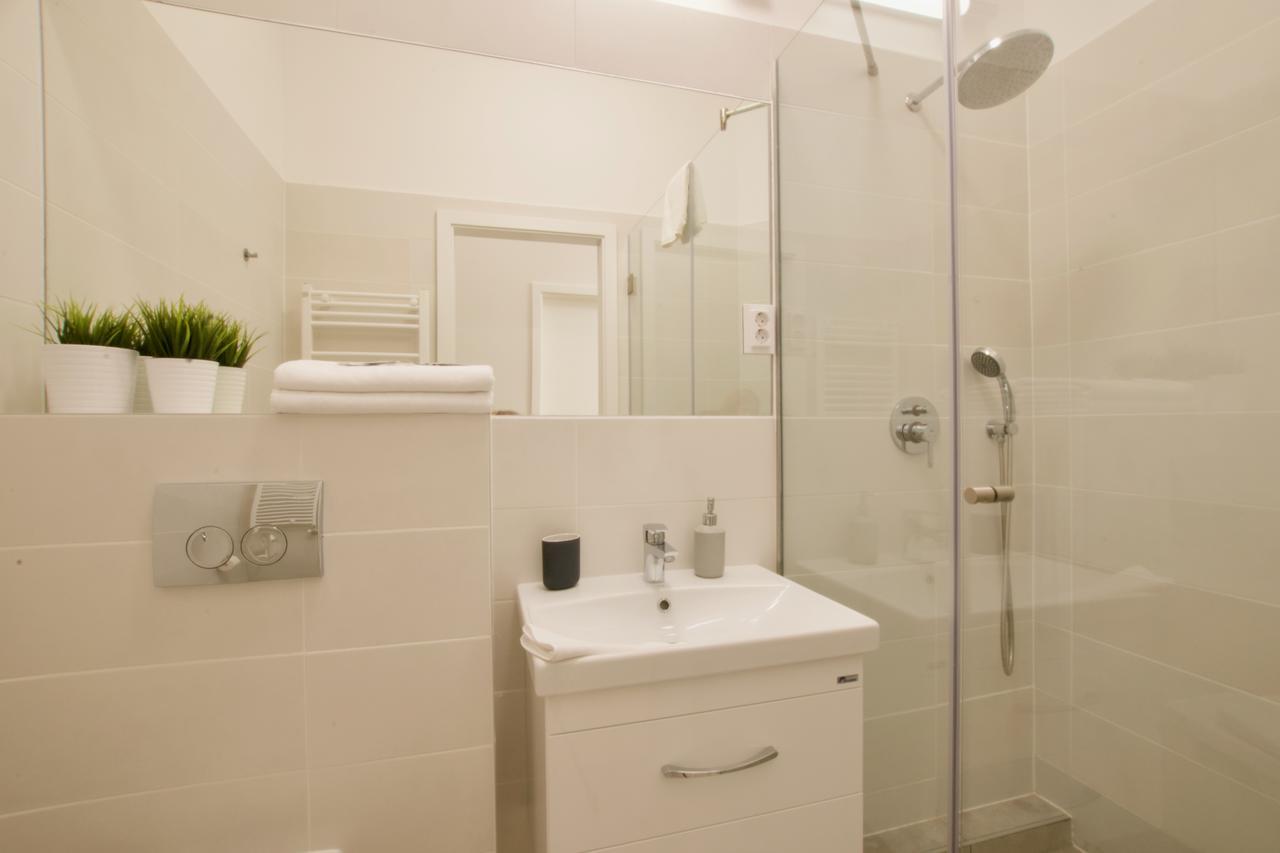 Europest Luxury Suites Budapest Esterno foto