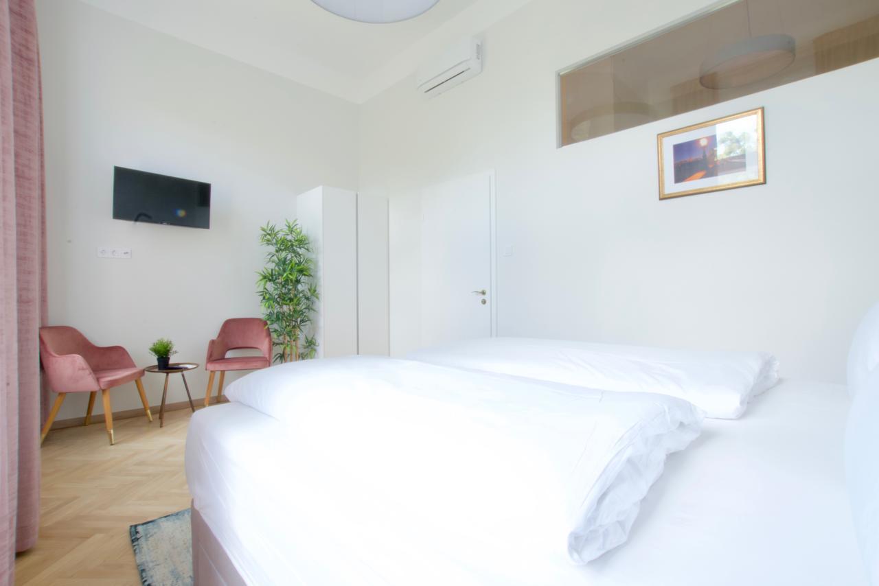 Europest Luxury Suites Budapest Esterno foto
