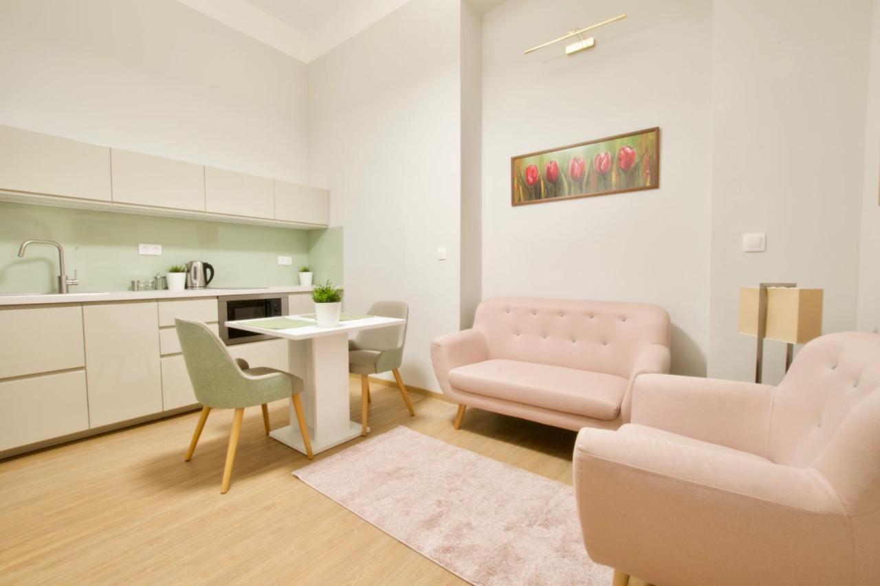 Europest Luxury Suites Budapest Esterno foto