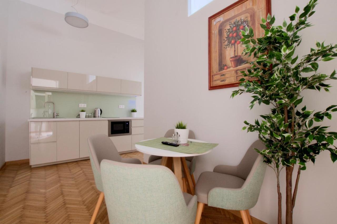 Europest Luxury Suites Budapest Esterno foto